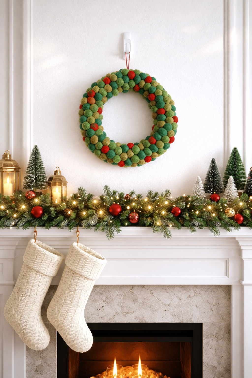 Felt Christmas Wreath - Pompom Balls / Greenery
