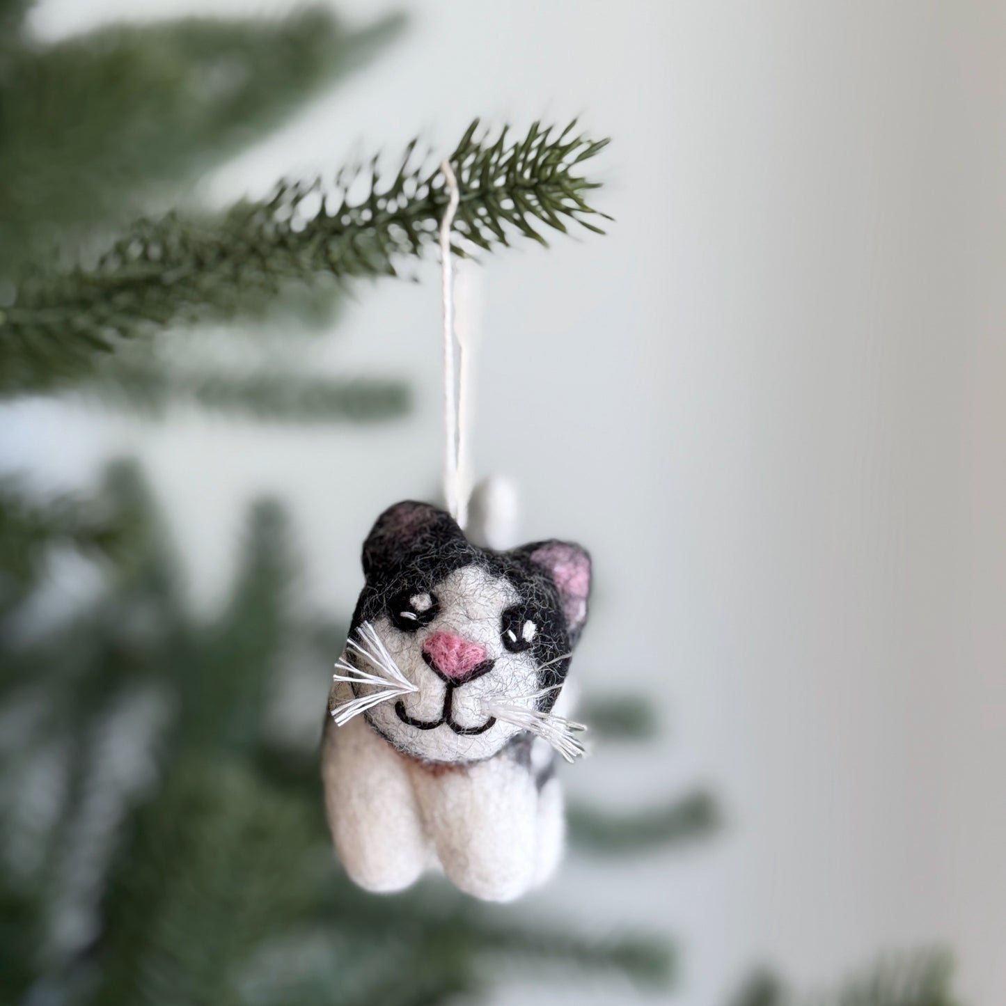 Felt Cat Ornament – Calico, Gray Tabby & Tuxedo 😺✨