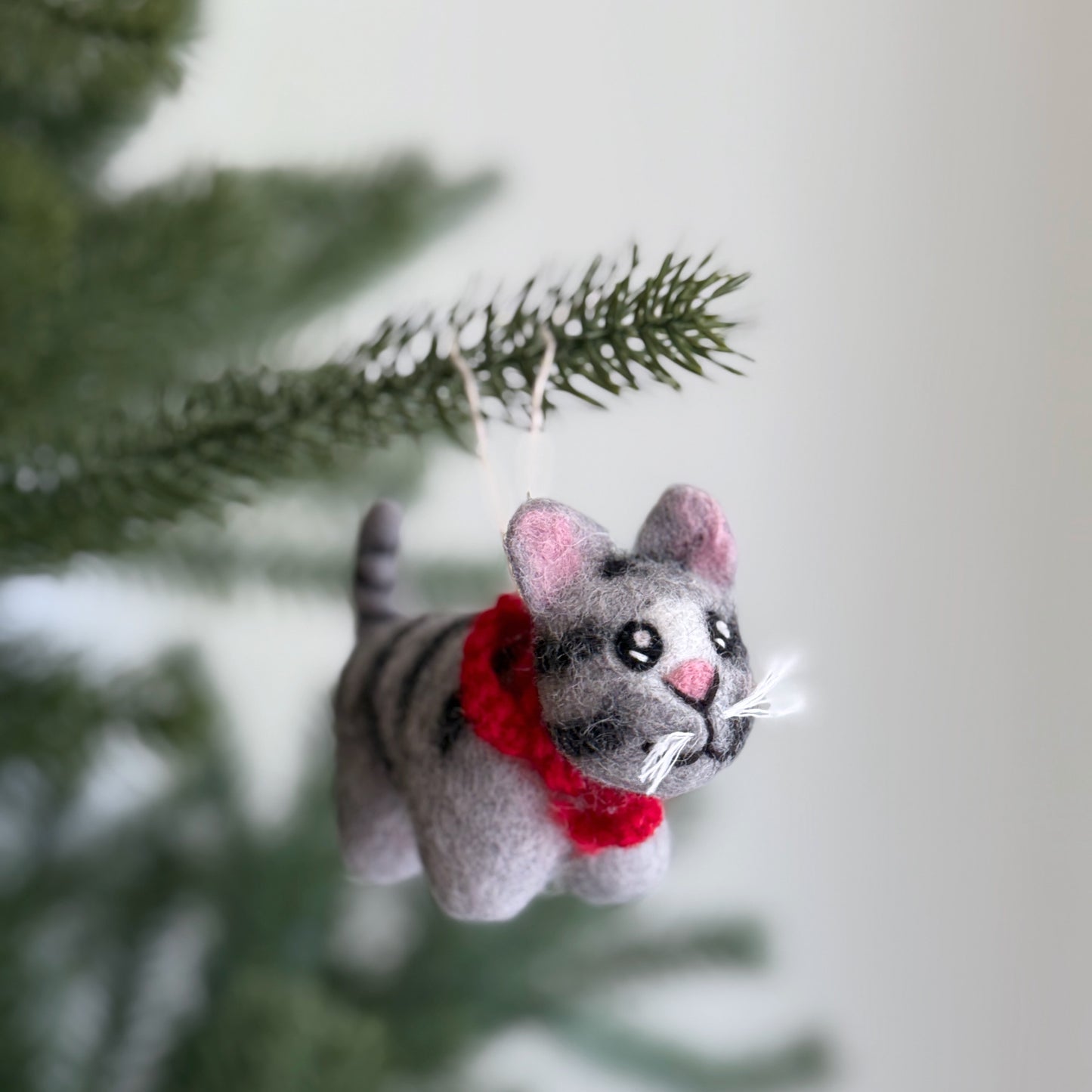 Felt Cat Ornament – Calico, Gray Tabby & Tuxedo 😺✨