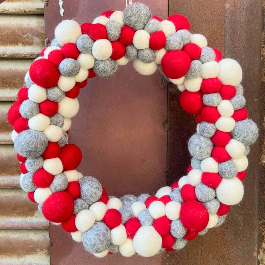 Felt Christmas Wreath - Pompom Balls / Christmasy