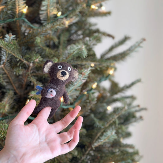 Felt Finger Puppet - Grizzly Bear Holding Fish