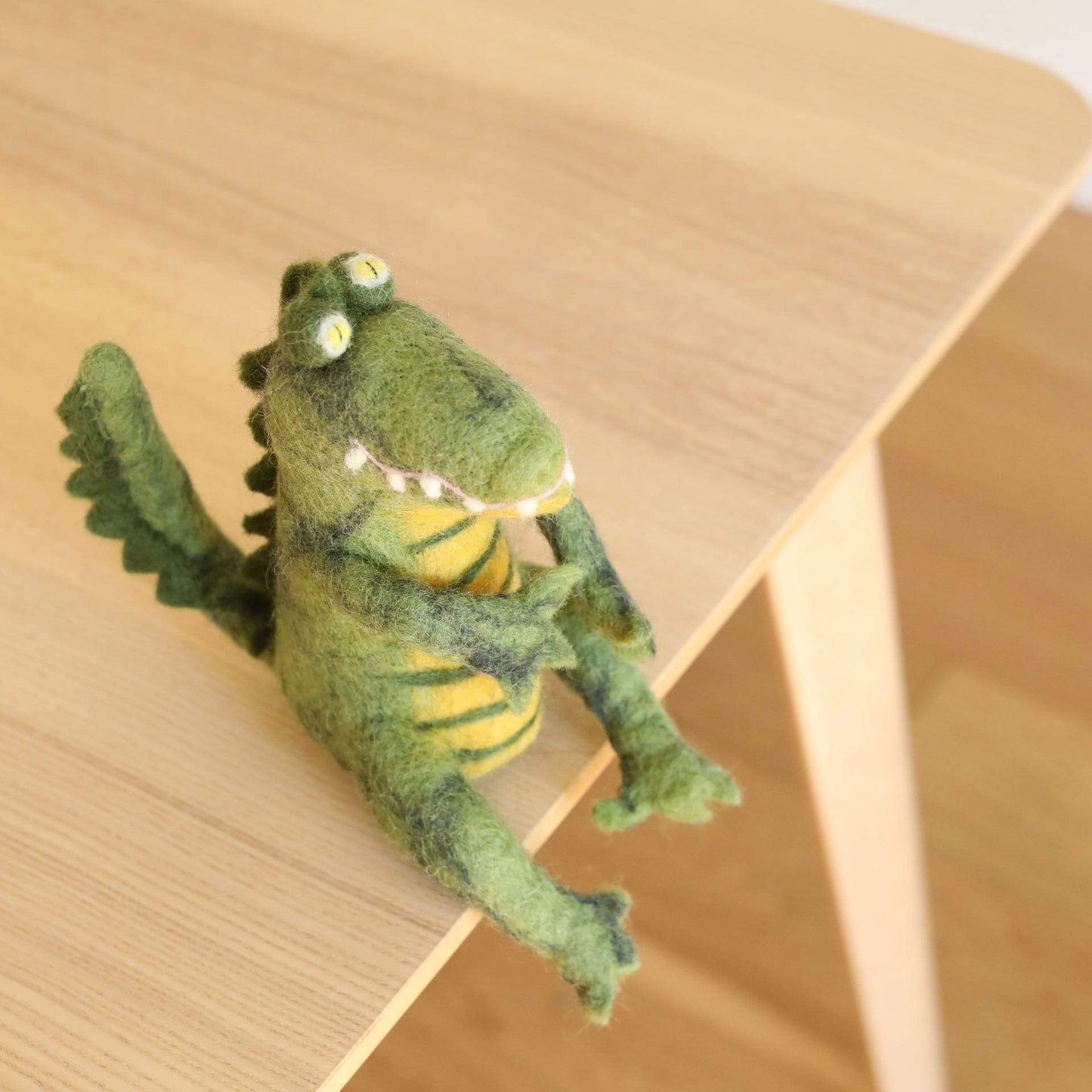 Felt Sitting Gator